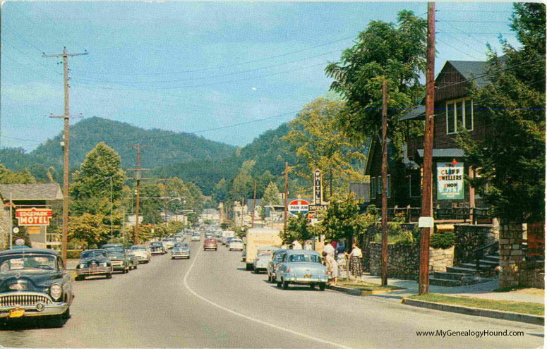 Gatlinburg, Tennessee, Street Scene, vintage postcard, historic photo