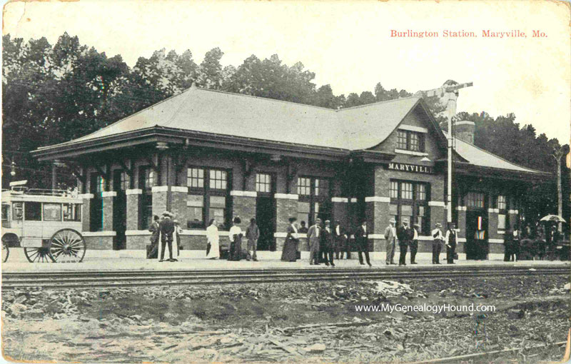 Maryville, Missouri, Burlington Railroad Station, train depot, vintage postcard, historical photograph