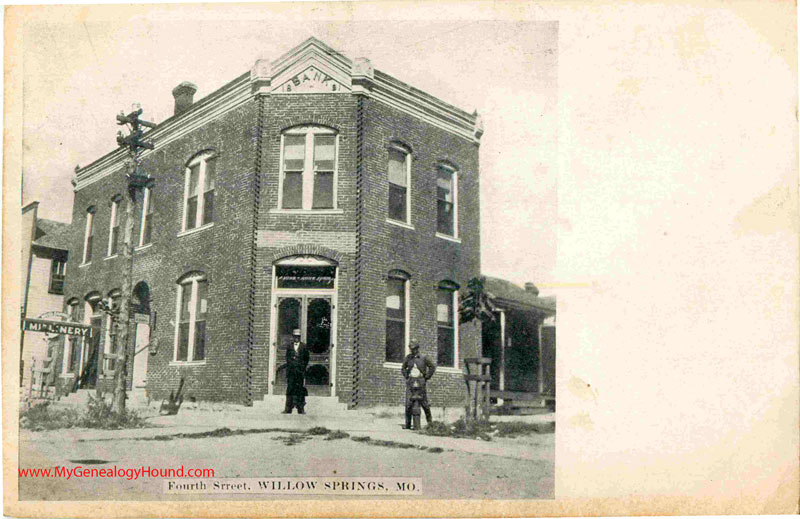 Willow Springs, Missouri, Fourth Street, Bank, vintage postcard, Historic Photo