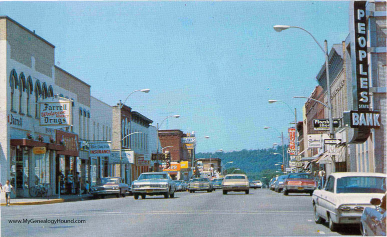 Prairie Du Chien, Wisconsin Business Street Scene, vintage postcard photo